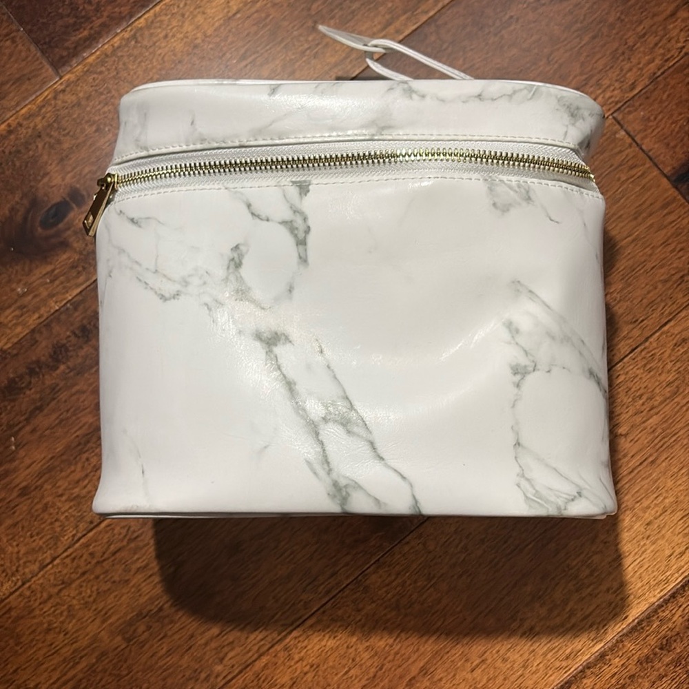 Travel makeup case